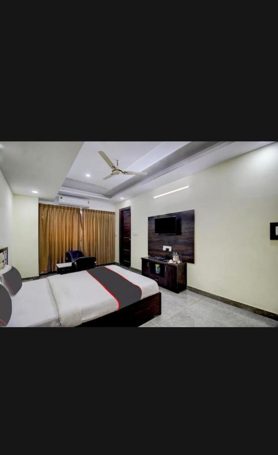 S K Comforts Mysore Bagian luar foto